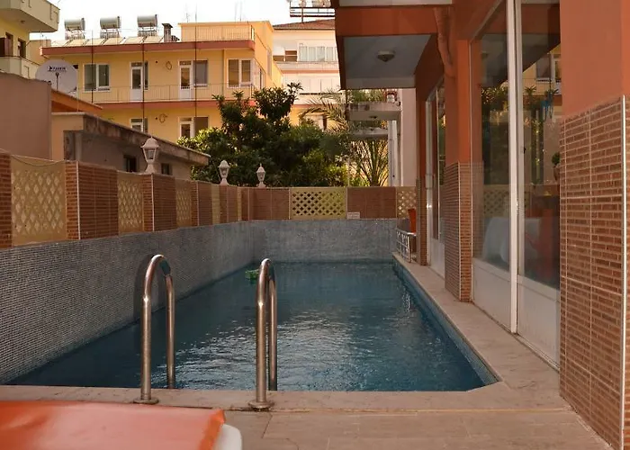 Huzuray מלון אלאניה